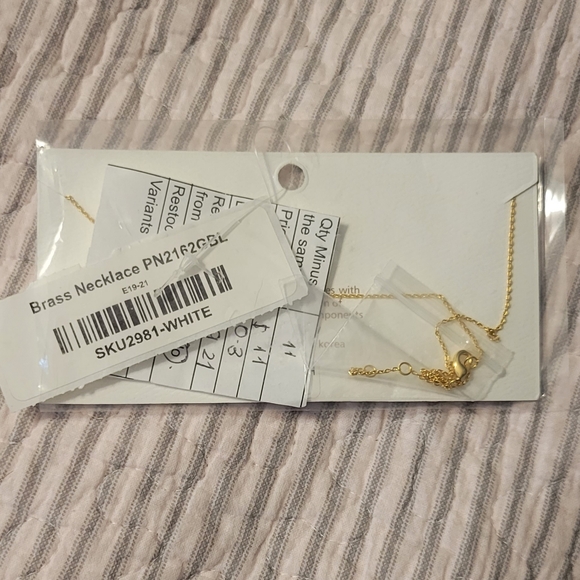 Lucky Charm NWT Sparkly Star Necklace - Picture 5 of 7